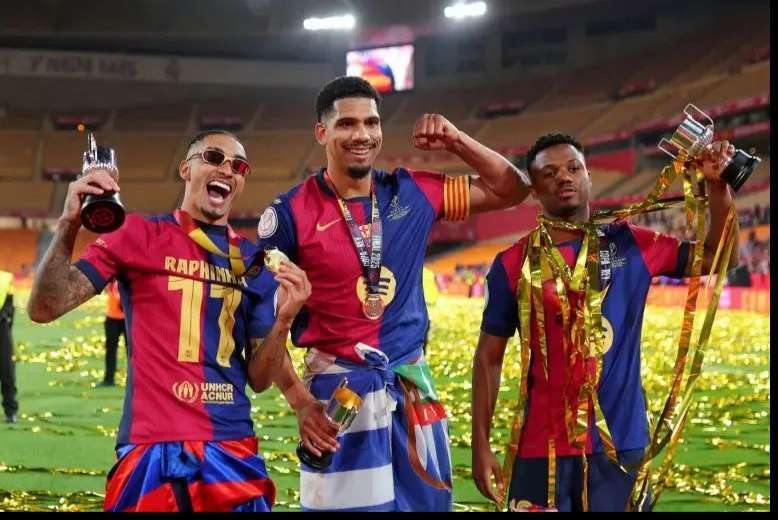 突发！巴萨免签计划72小时崩盘？德甲铁卫加盟突生变数 更衣室已炸锅